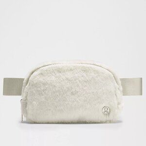 NWT Lululemon Everywhere Plush Fleece White Belt Bag 1L